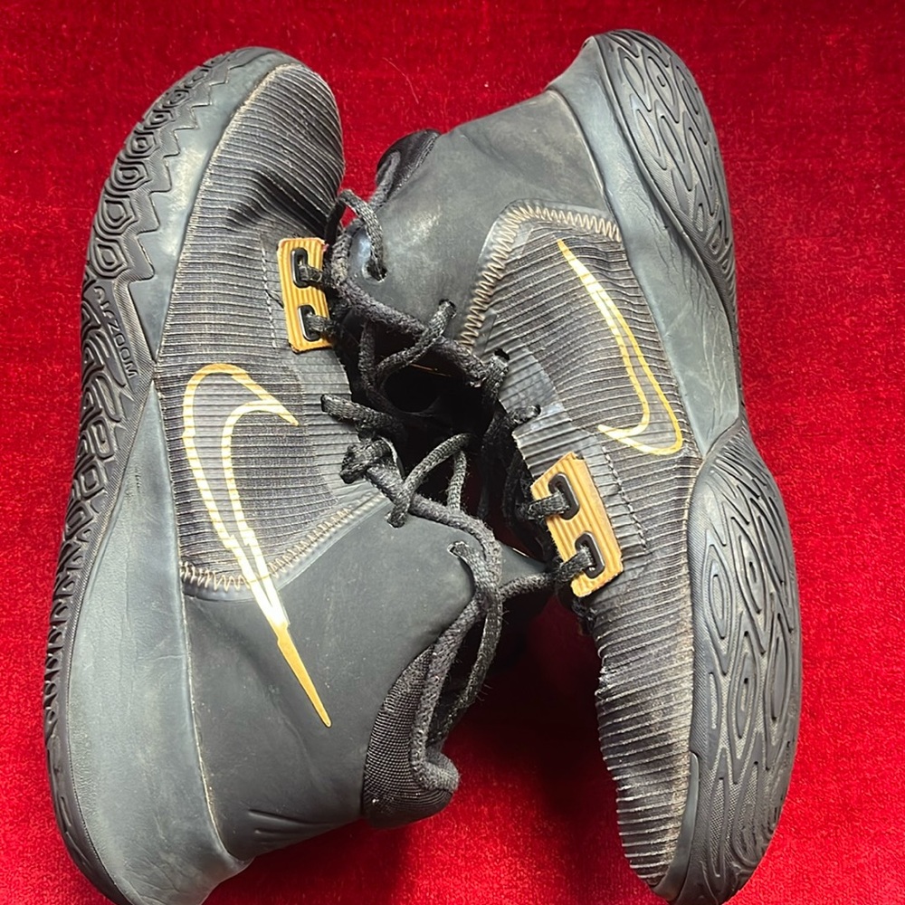 Kyrie Flytrap 4